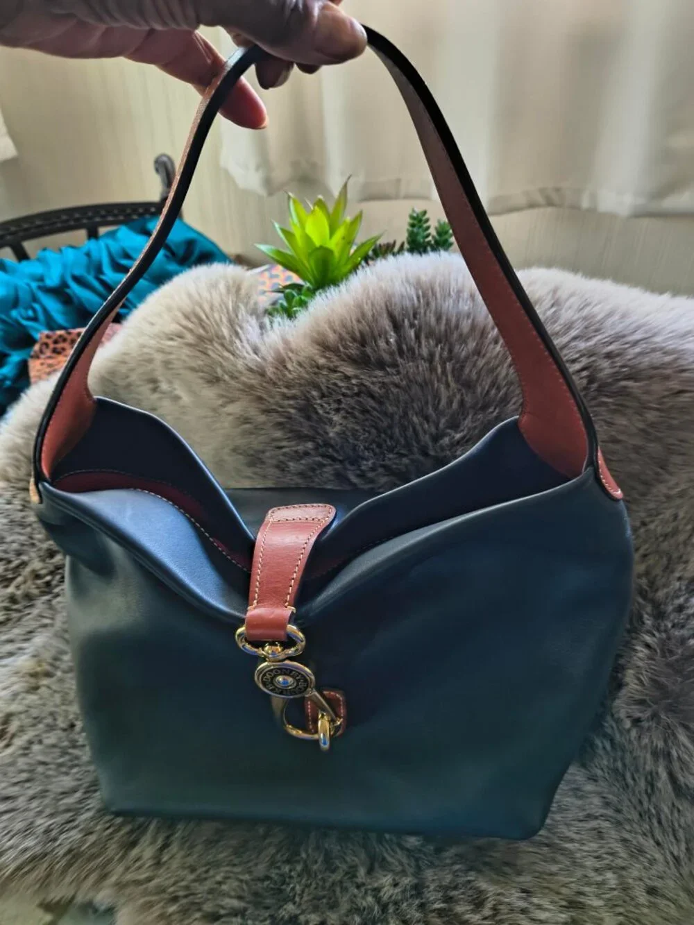 Dooney & Bourke d&b logo